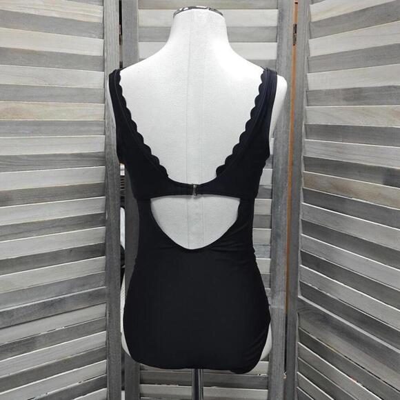 Grommet Scallop Full Coverage One Piece Swimsuit | Kona Sol - Picture 6 of 10